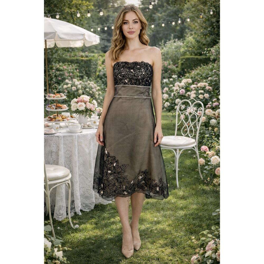 White House Black Market Black Sleeveless embroidery Knee Length dress in Size 6